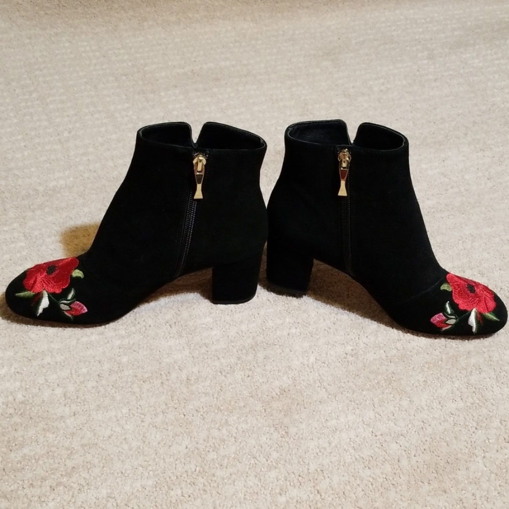 Kate Spade Black Suede Ankle Boots. Size 6 - Picture 6 of 8